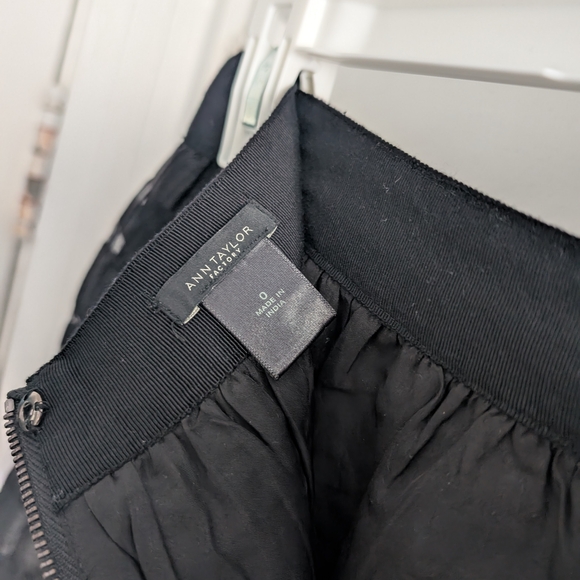 Ann Taylor Black Skirt - Picture 1 of 4